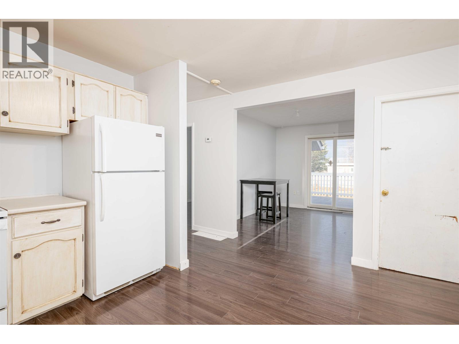 #F47 1900 STRATHCONA AVENUE - 10