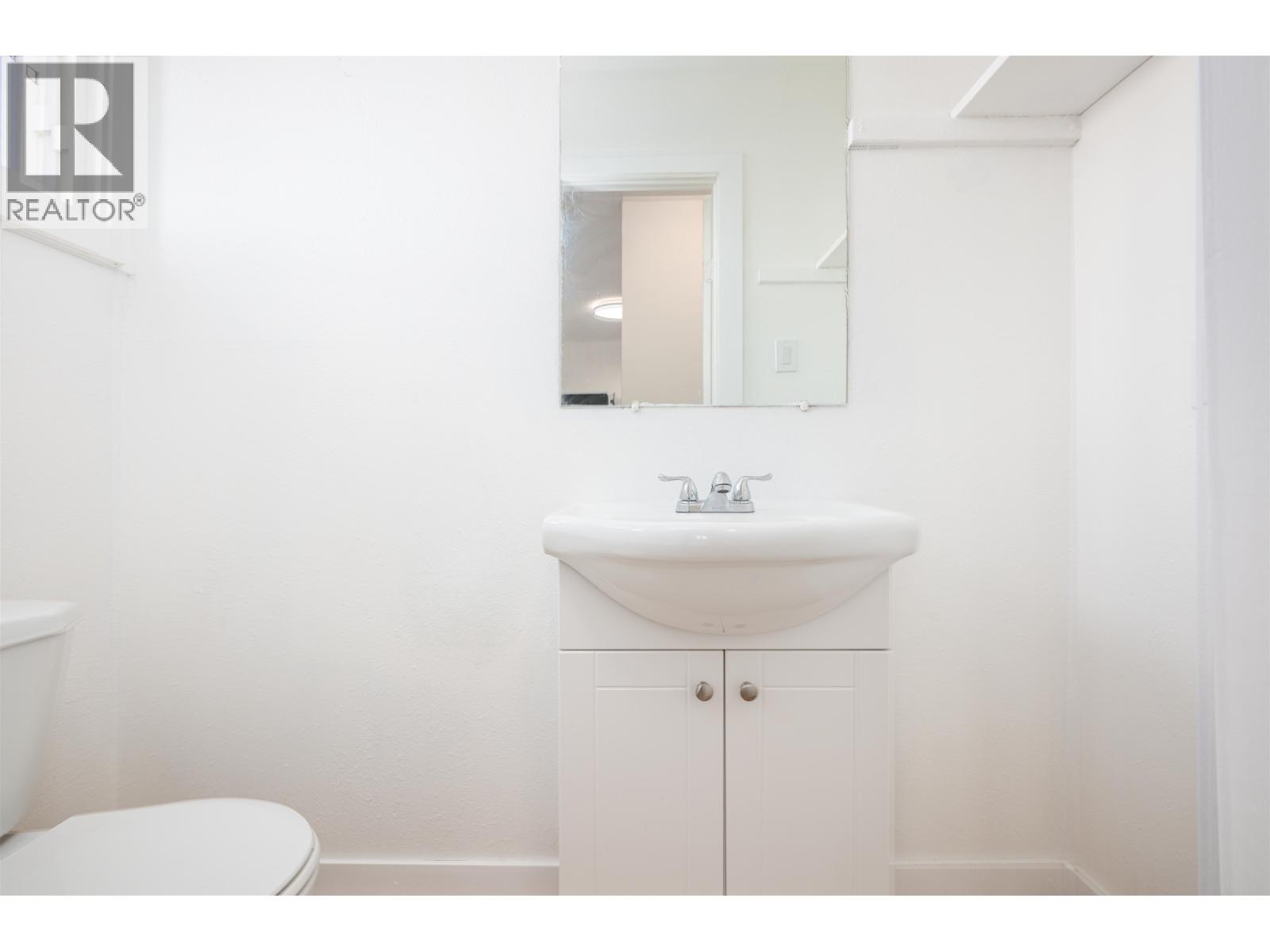 #F47 1900 STRATHCONA AVENUE - 16