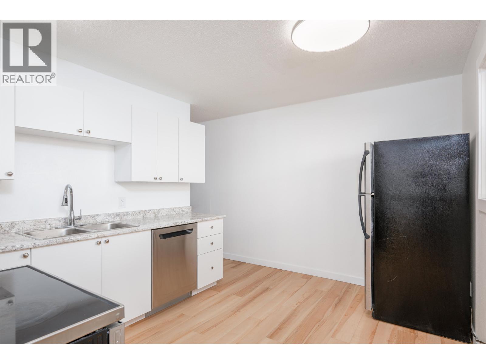 #F47 1900 STRATHCONA AVENUE - 9