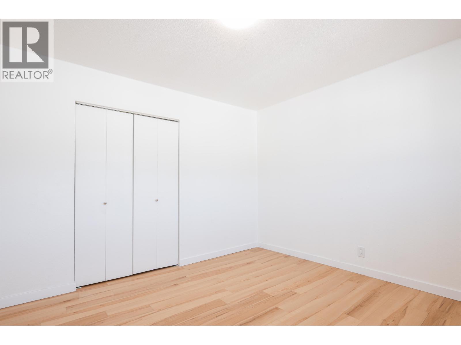 #F47 1900 STRATHCONA AVENUE - 11