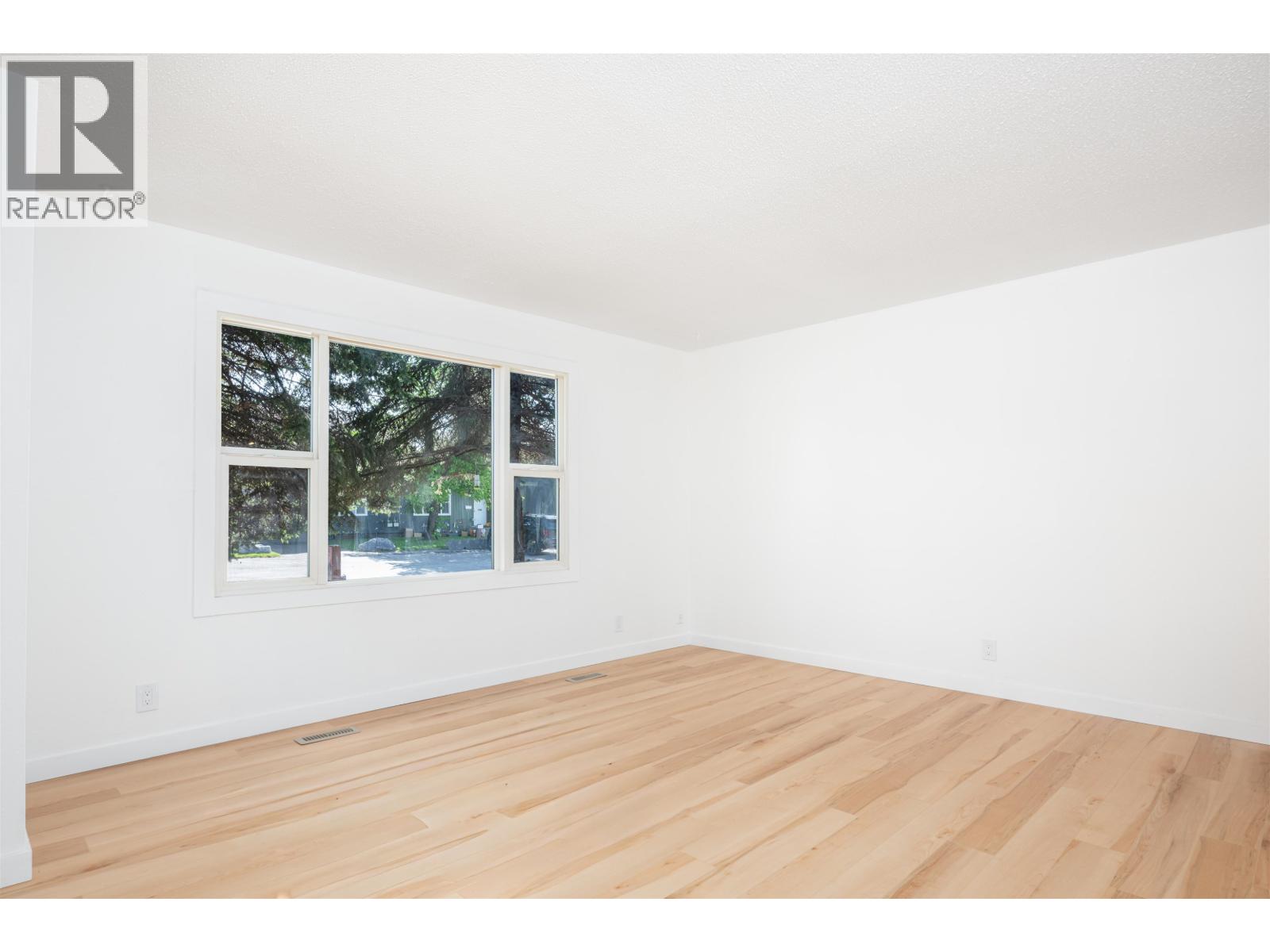 #F47 1900 STRATHCONA AVENUE - 12