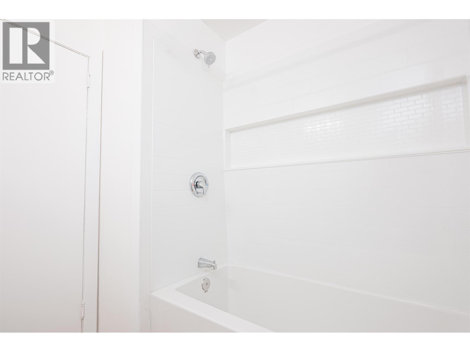 #F47 1900 STRATHCONA AVENUE - 18