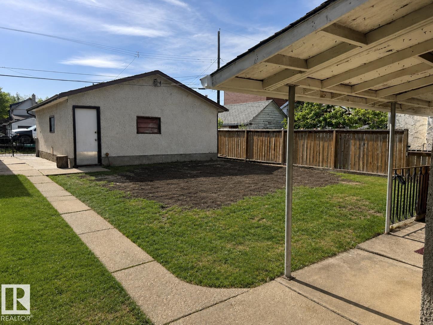 12134 96 ST NW - 4