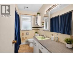 1829 Abbott Street, Kelowna, BC V1Y1B6 Photo 12