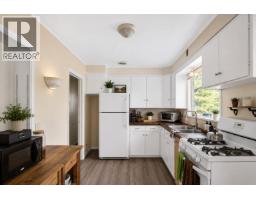 1829 Abbott Street, Kelowna, BC V1Y1B6 Photo 10