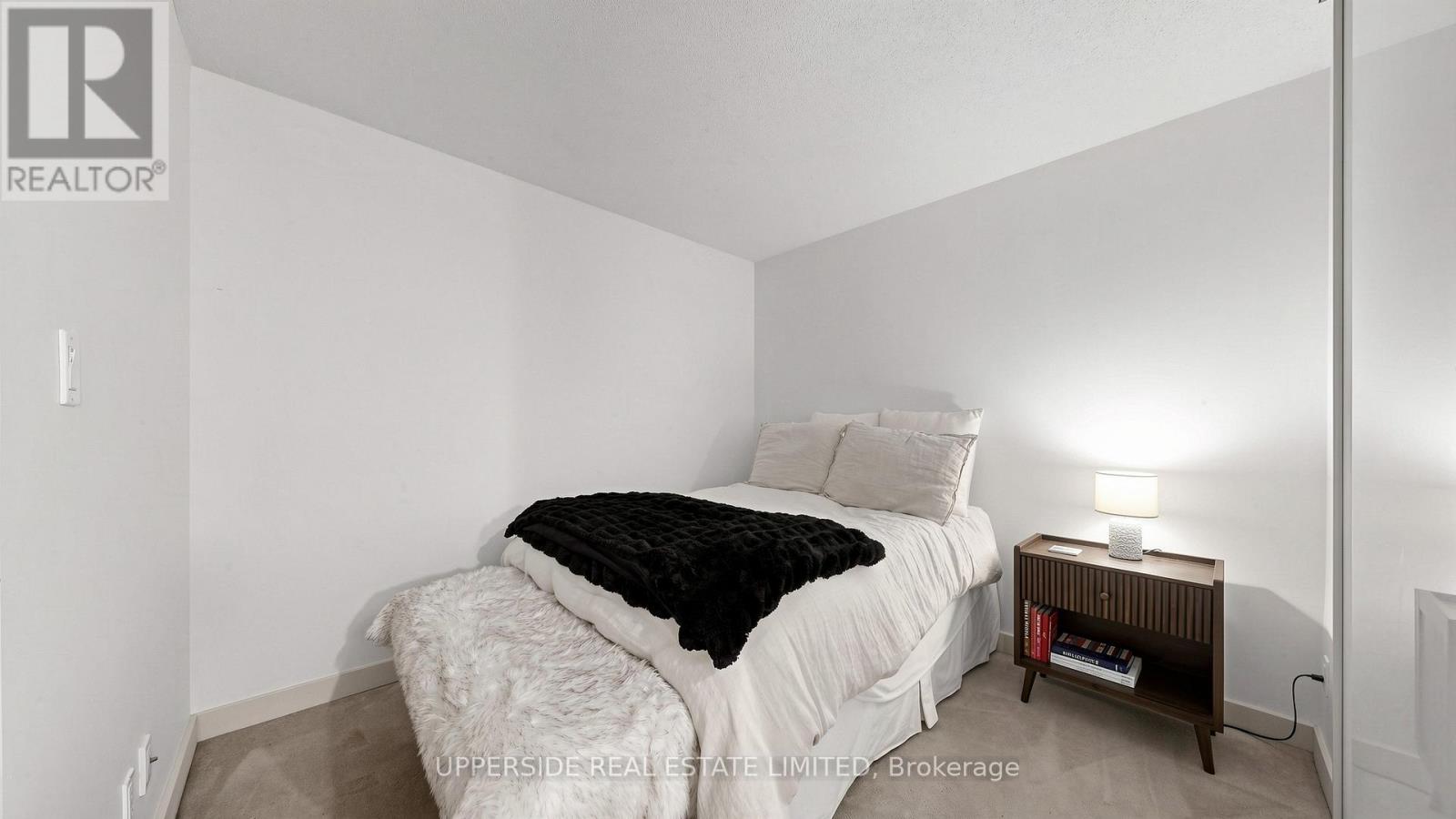 #607 126 SIMCOE STREET - 32