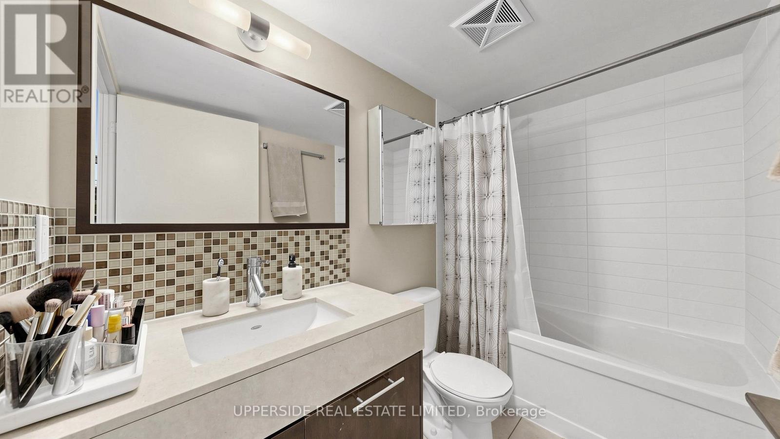 #607 126 SIMCOE STREET - 30