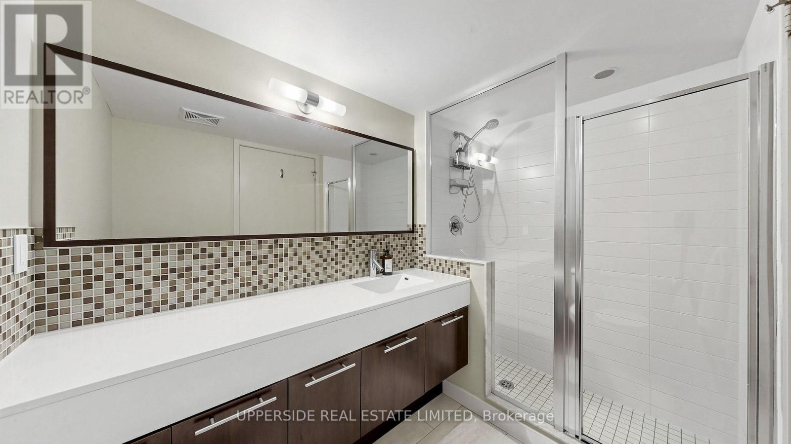 #607 126 SIMCOE STREET - 35