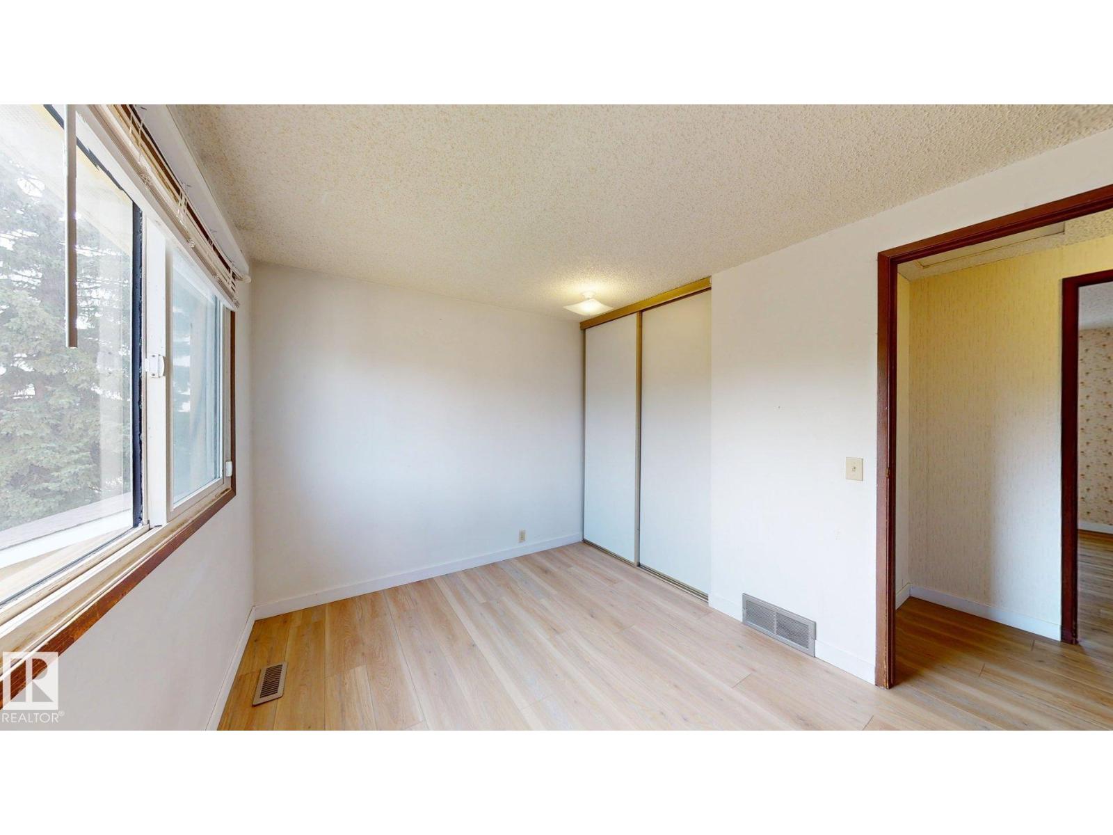 4912 34A AV NW - 8