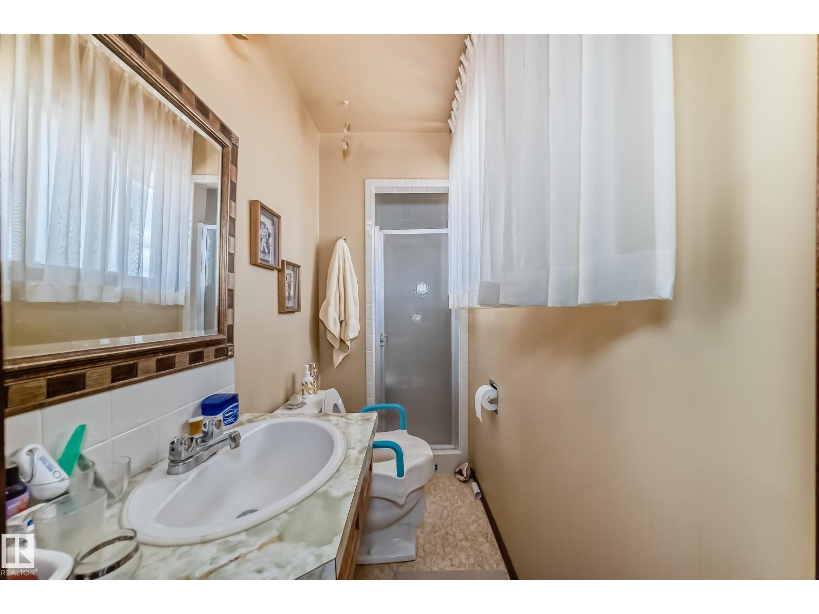 17707 84 AV NW - 24