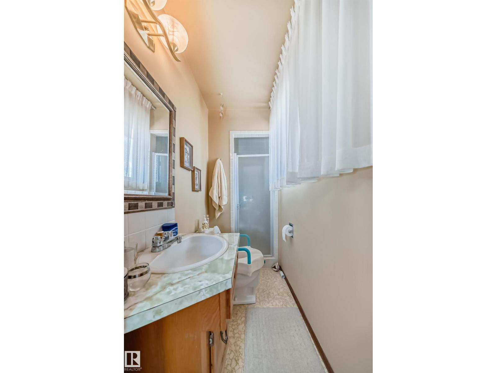 17707 84 AV NW - 25