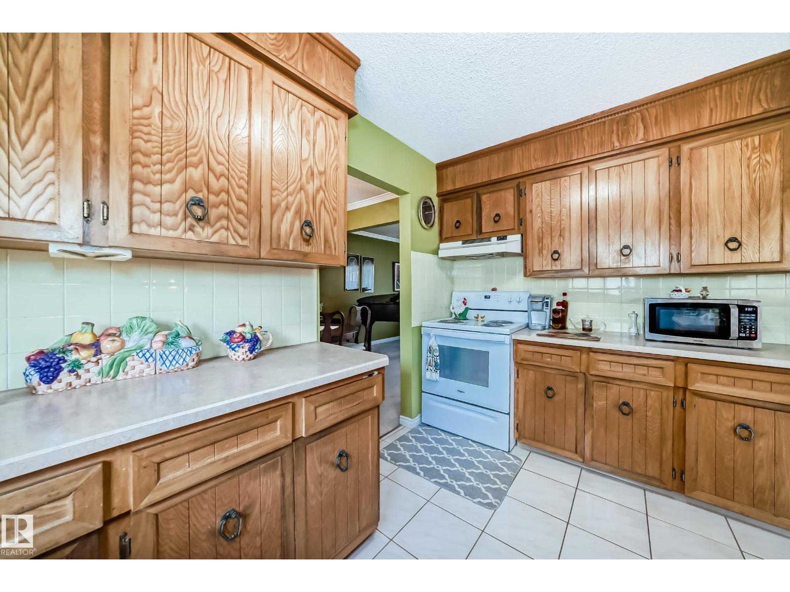 17707 84 AV NW - 8