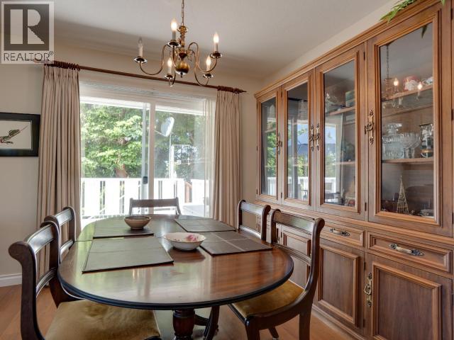 7117 TAHSIS STREET - 11