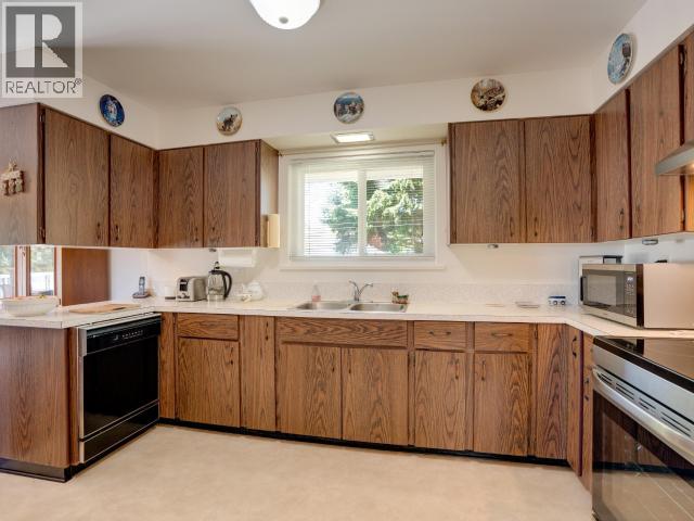 7117 TAHSIS STREET - 16