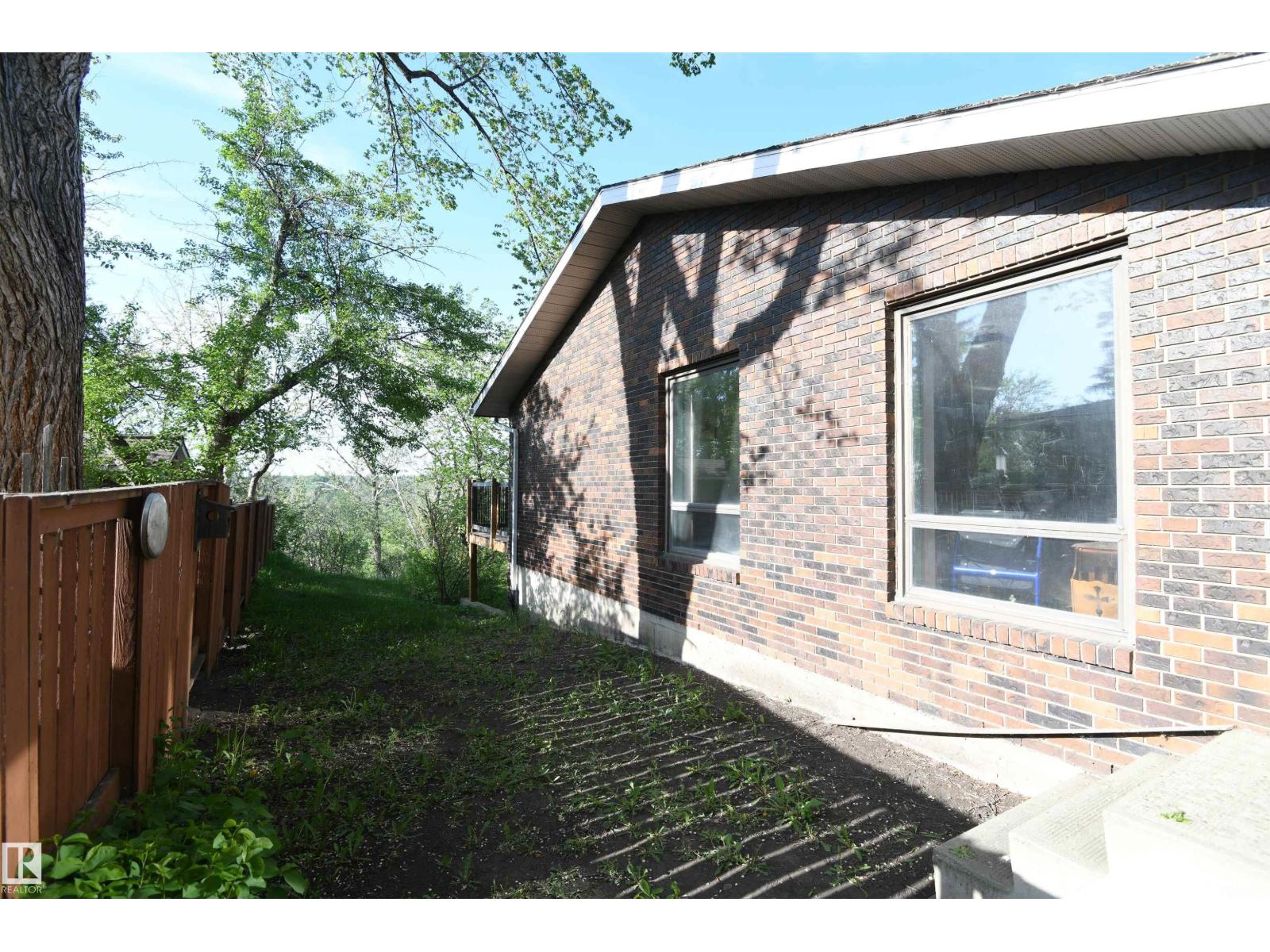 4108 106B AV NW - 8