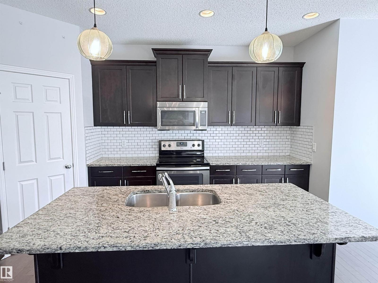 7819 173 AV NW - 8