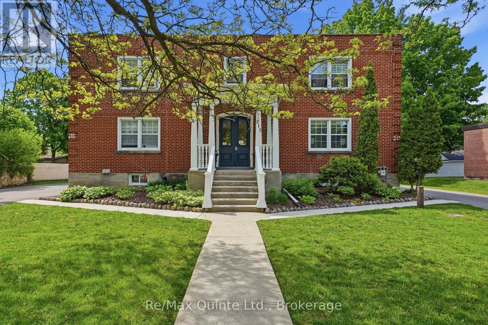 215 VICTORIA AVENUE - 1
