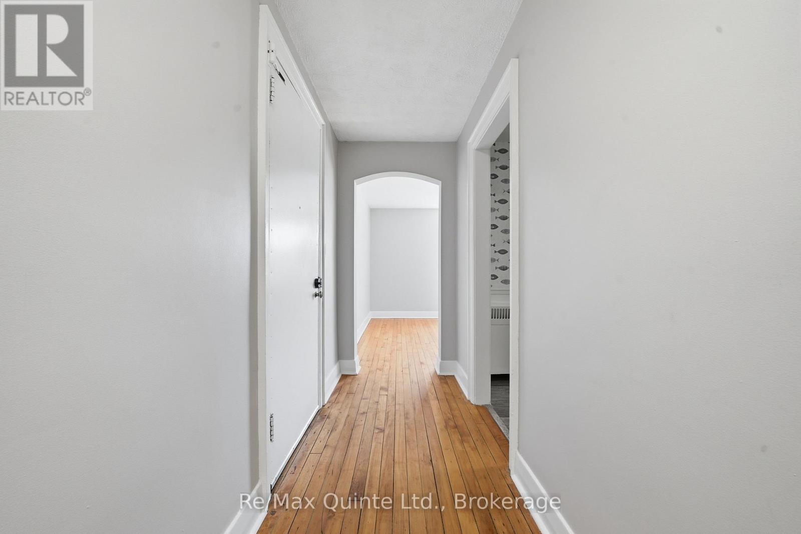 215 VICTORIA AVENUE - 15