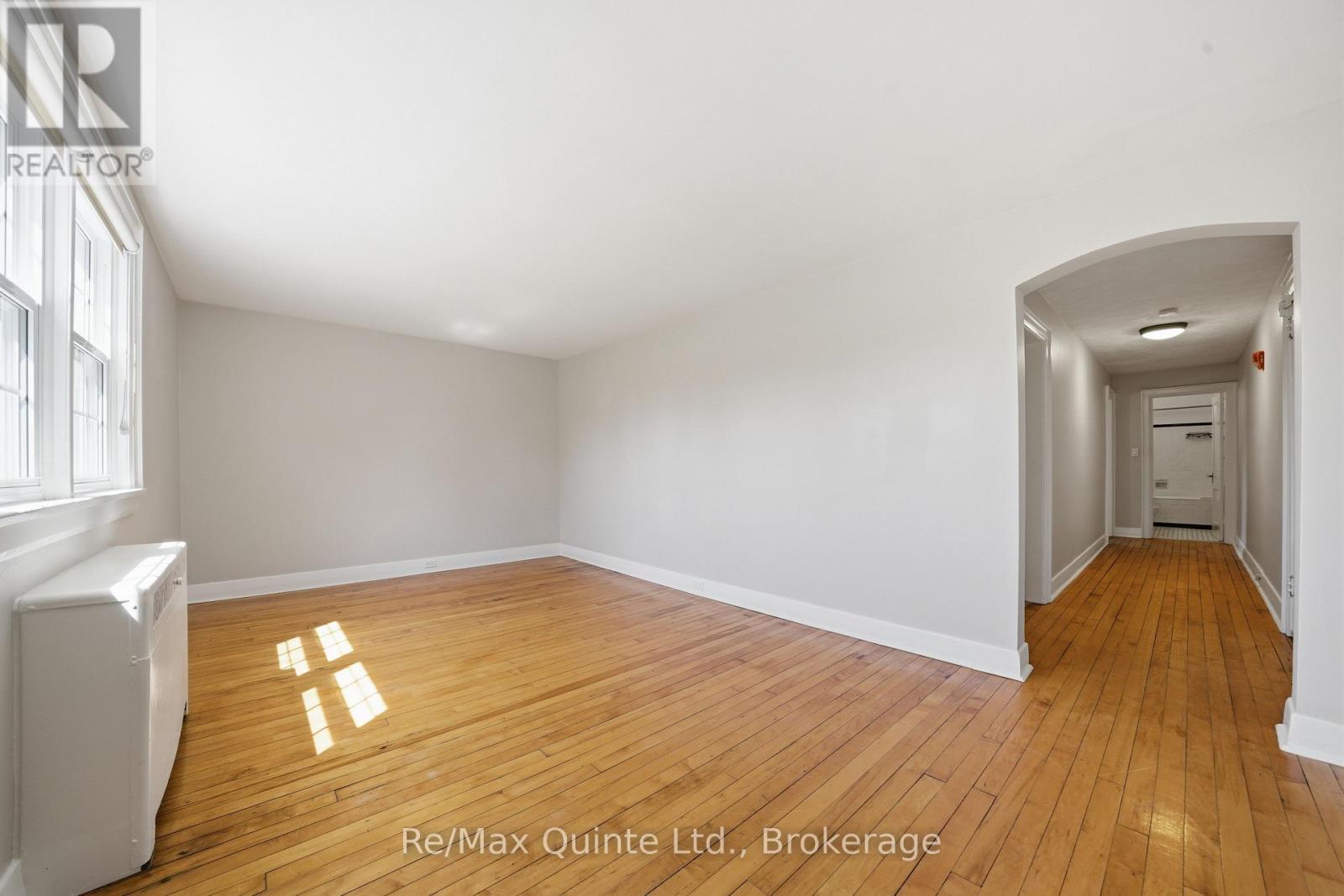 215 VICTORIA AVENUE - 18