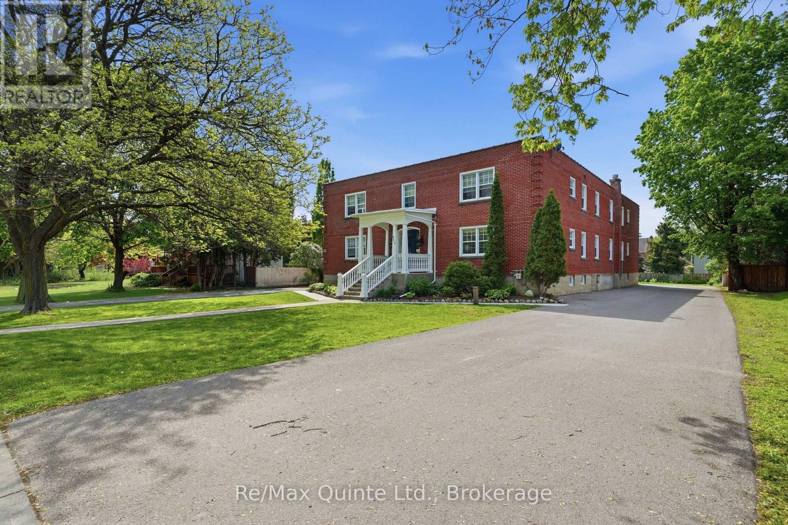 215 VICTORIA AVENUE - 2