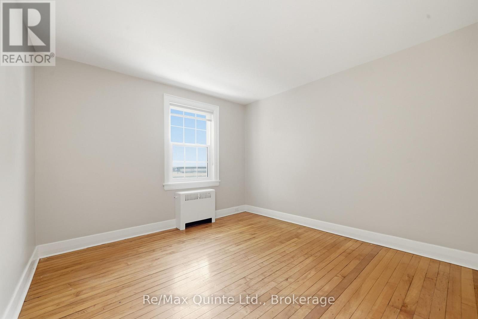 215 VICTORIA AVENUE - 20
