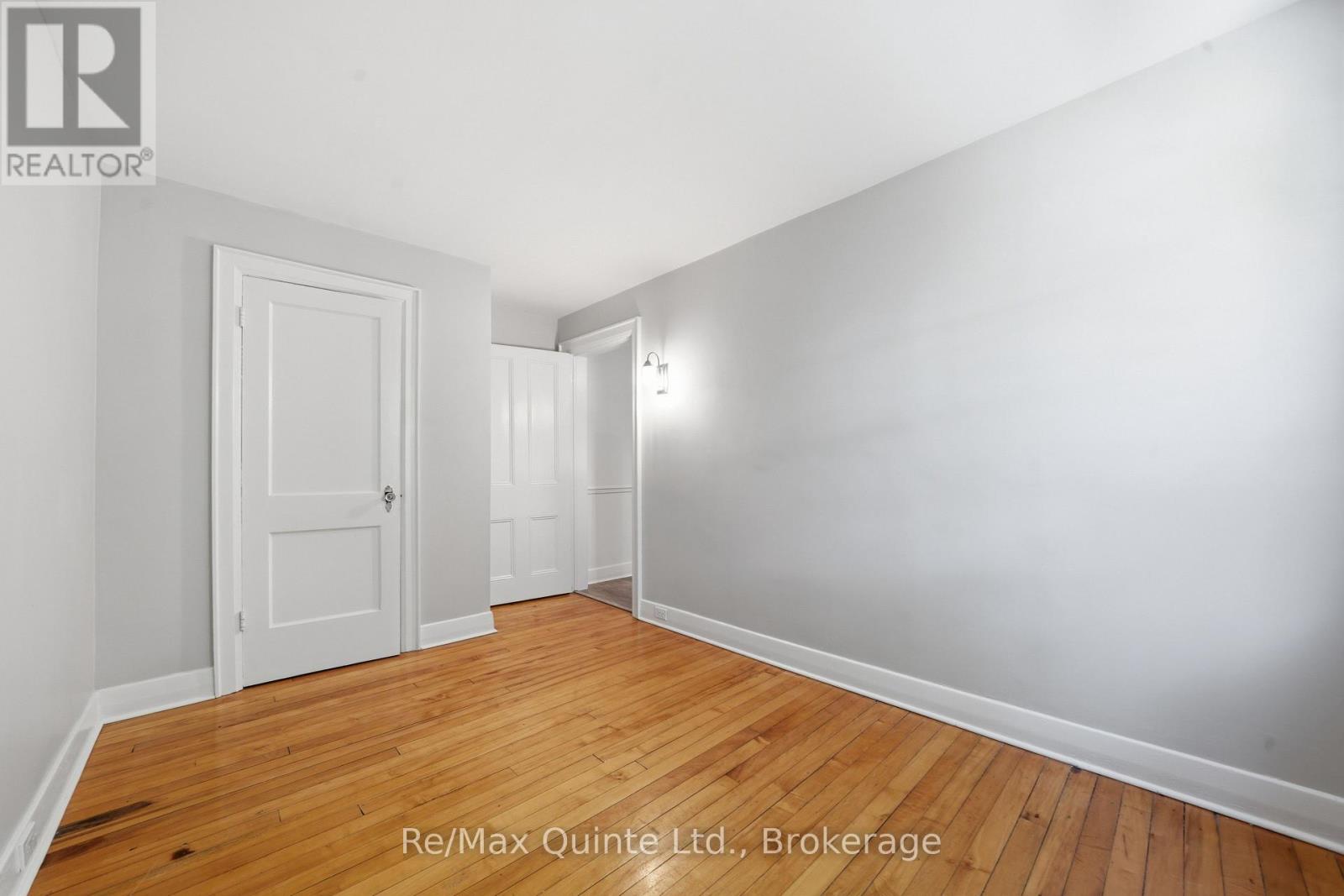215 VICTORIA AVENUE - 22