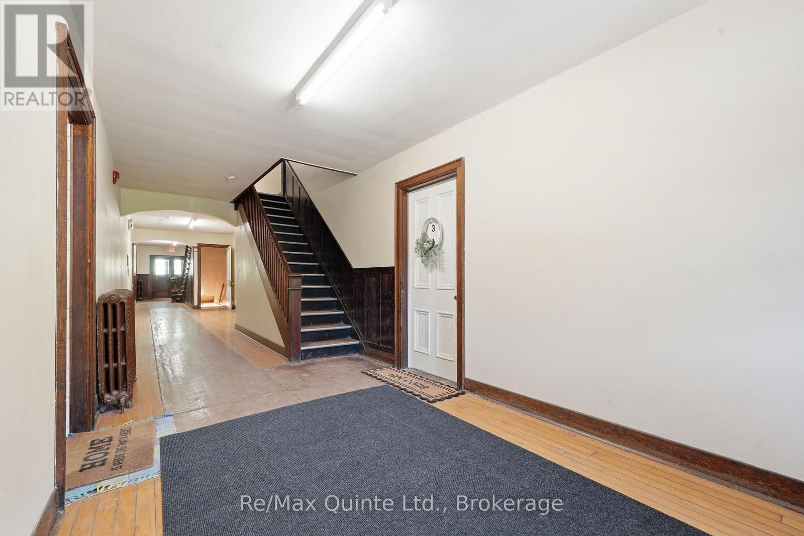 215 VICTORIA AVENUE - 25