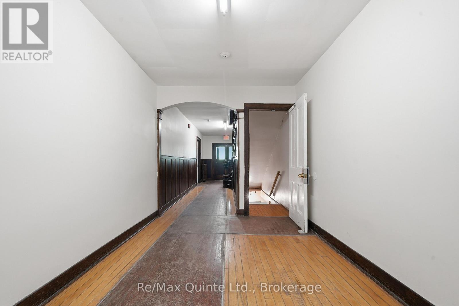 215 VICTORIA AVENUE - 26