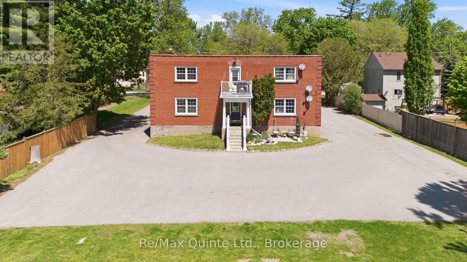215 VICTORIA AVENUE - 28
