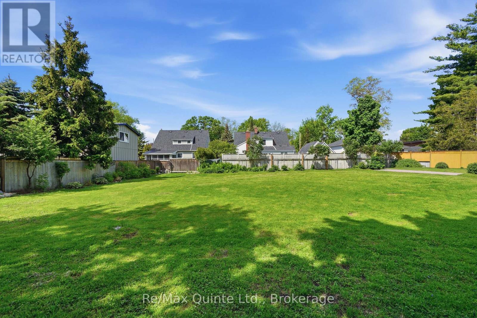 215 VICTORIA AVENUE - 32