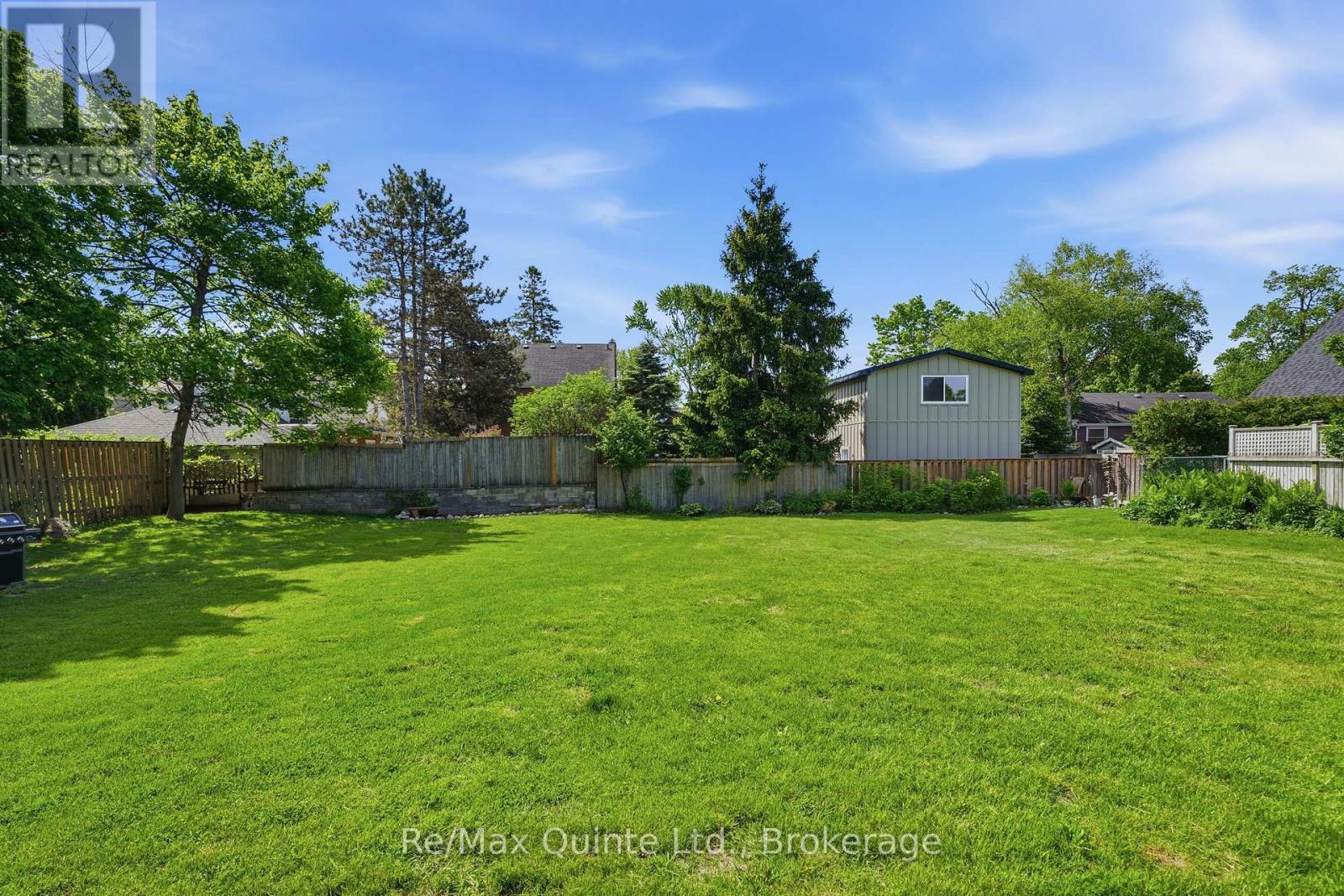 215 VICTORIA AVENUE - 33