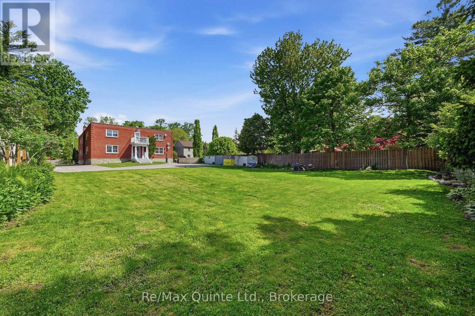 215 VICTORIA AVENUE - 34