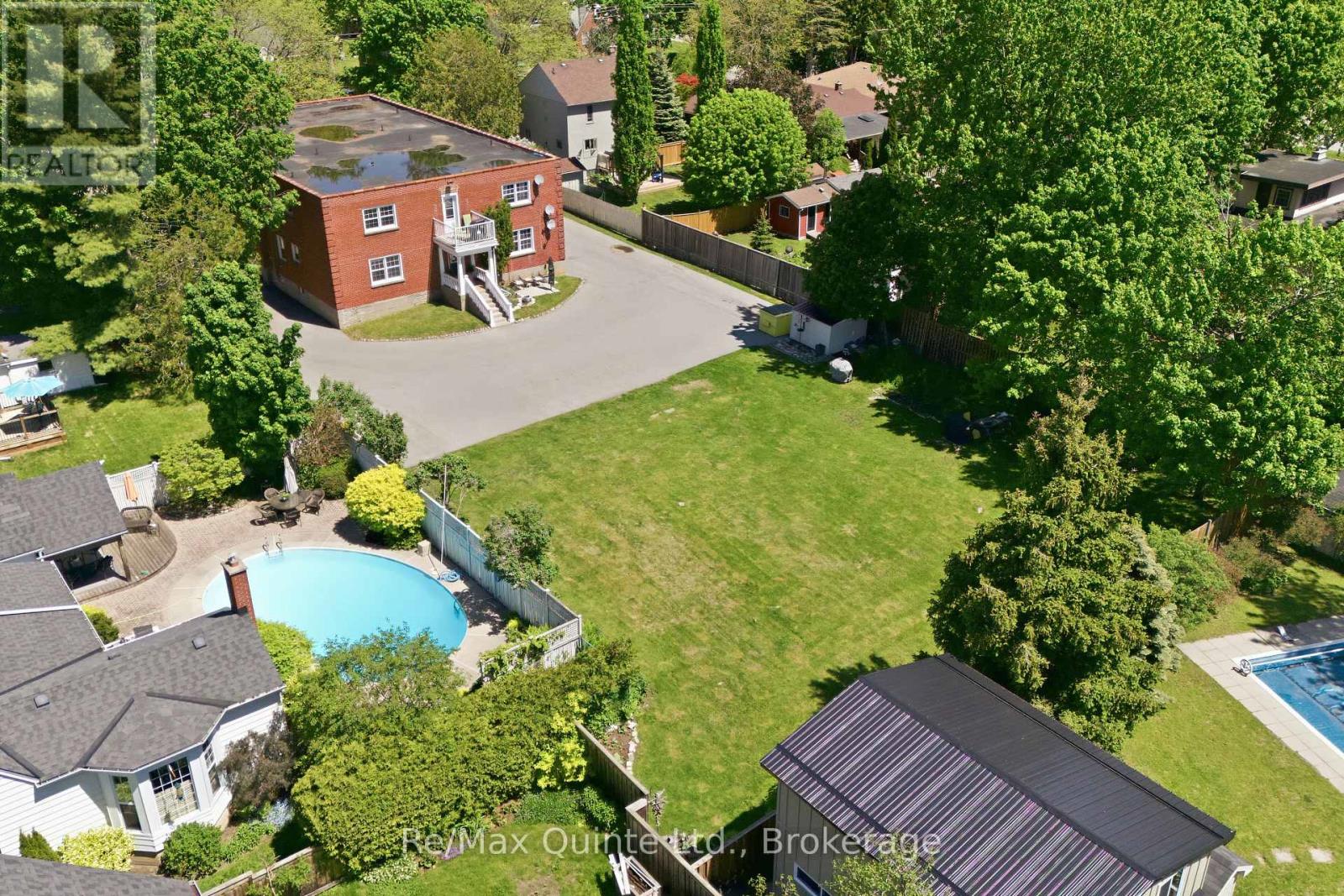 215 VICTORIA AVENUE - 35