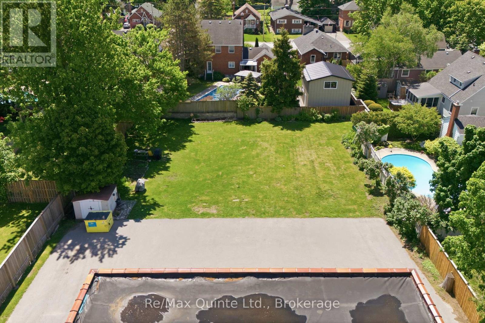 215 VICTORIA AVENUE - 37