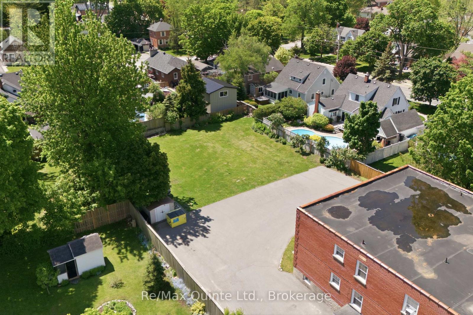 215 VICTORIA AVENUE - 38