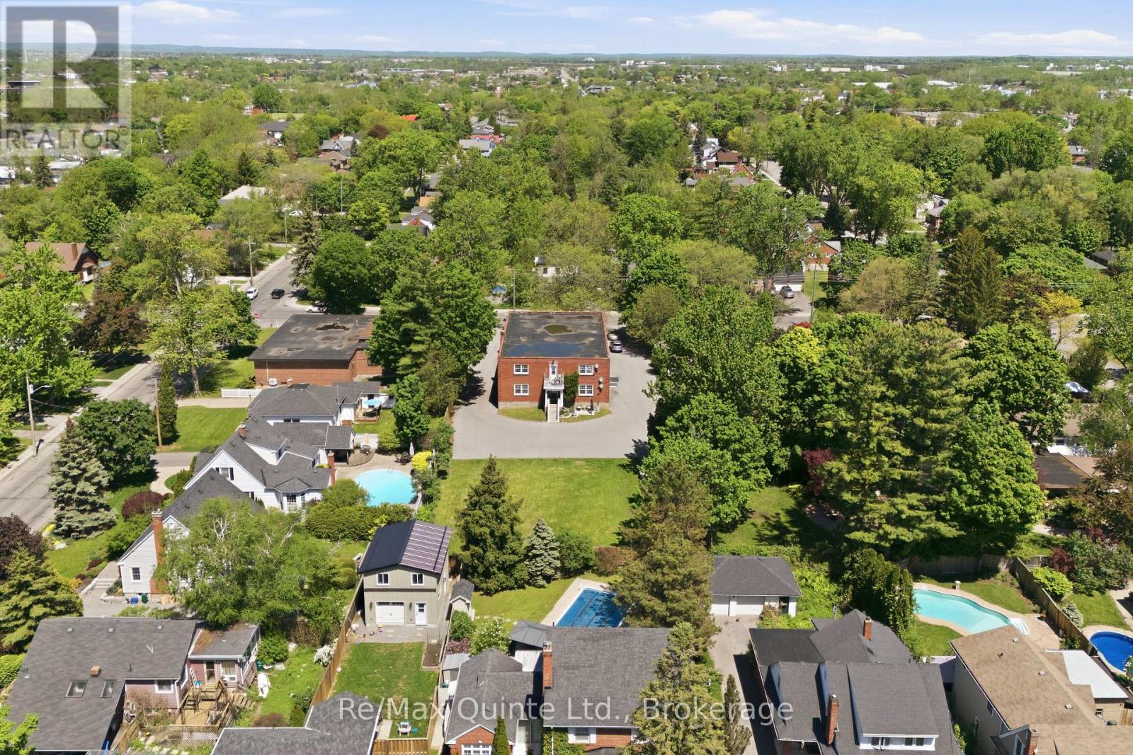 215 VICTORIA AVENUE - 39