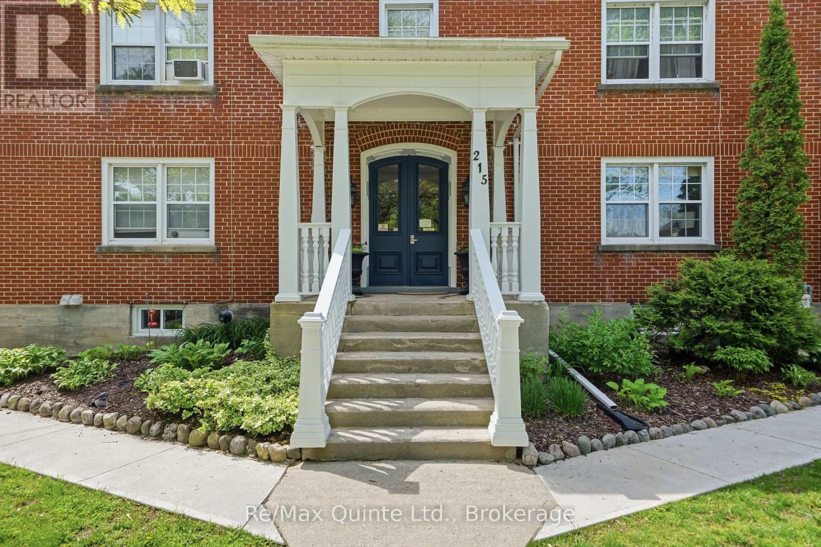 215 VICTORIA AVENUE - 4