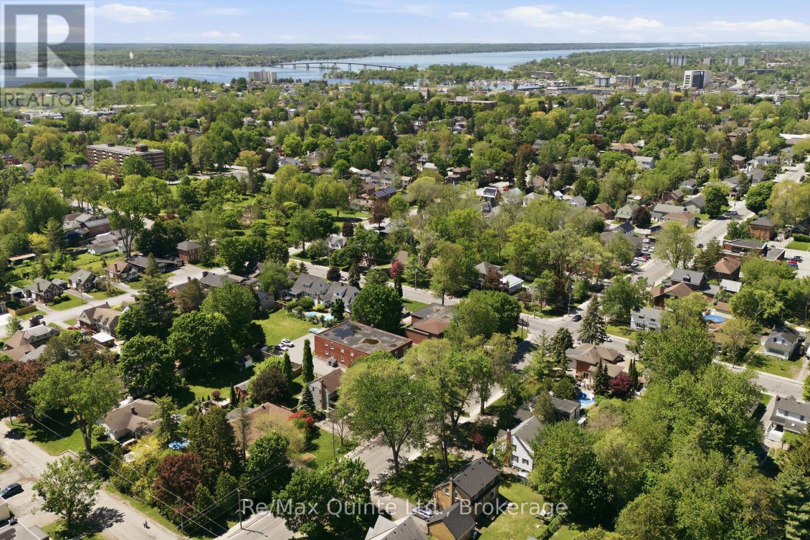215 VICTORIA AVENUE - 41