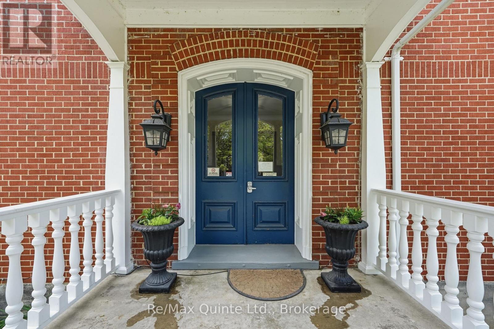 215 VICTORIA AVENUE - 5