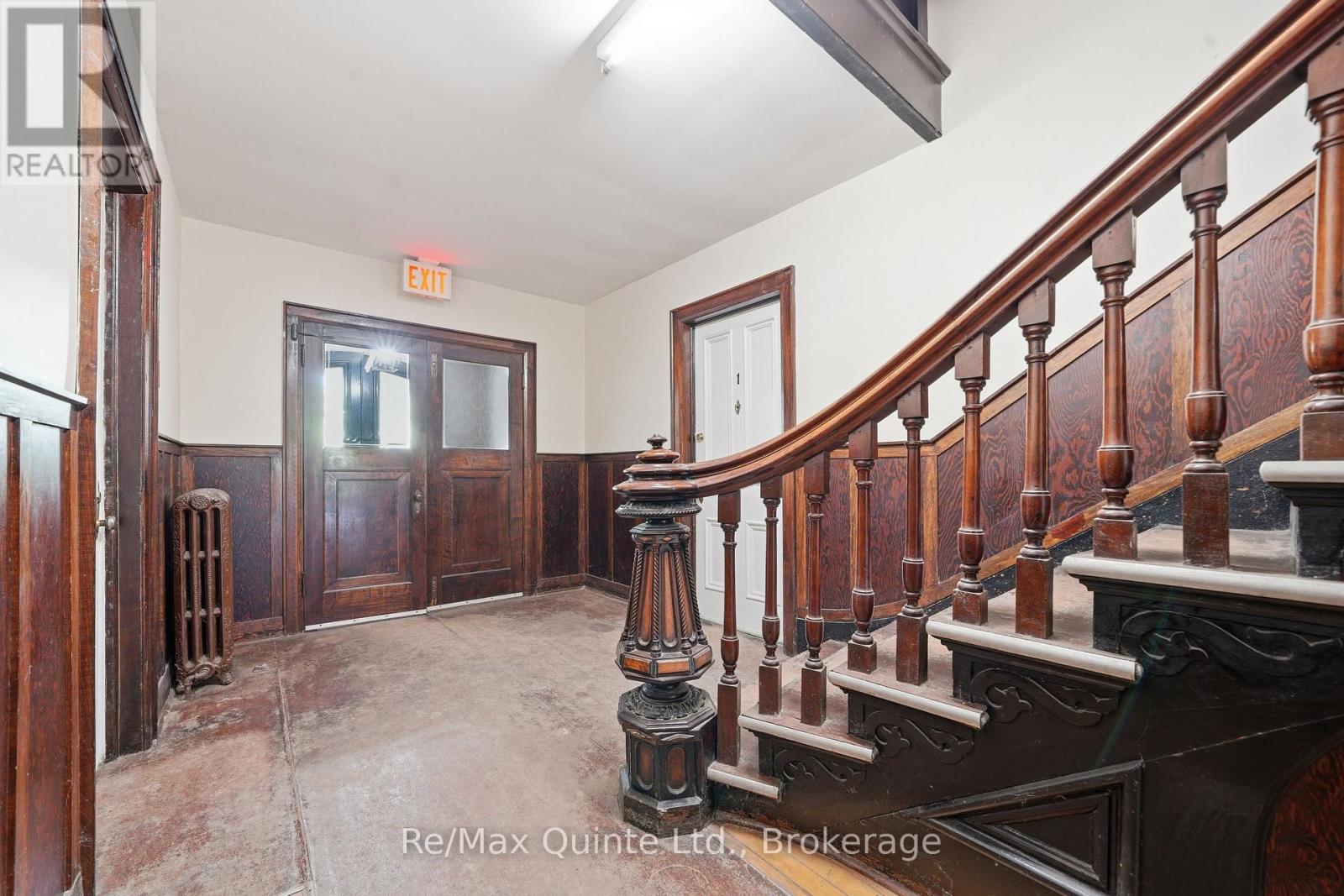 215 VICTORIA AVENUE - 6