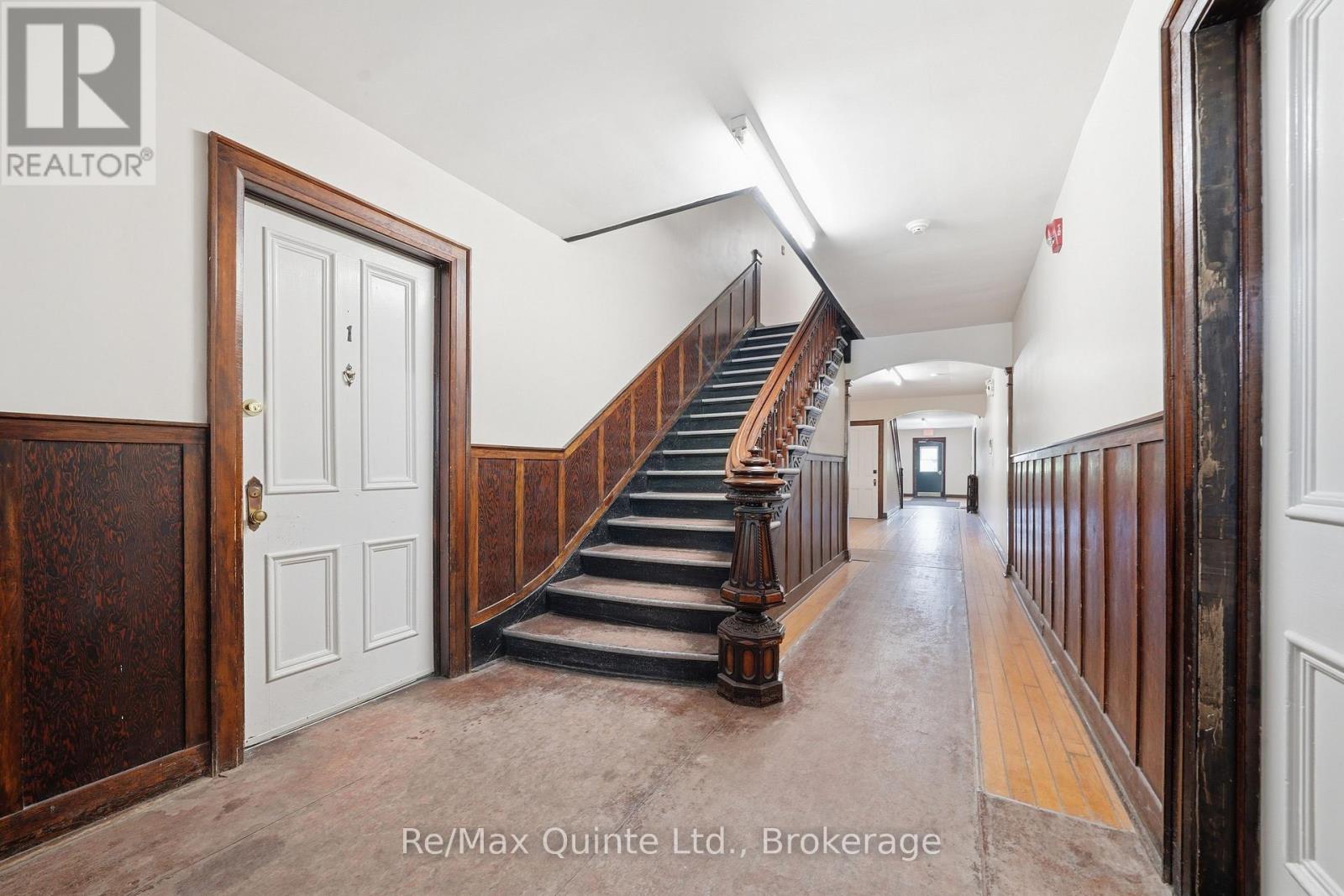 215 VICTORIA AVENUE - 7