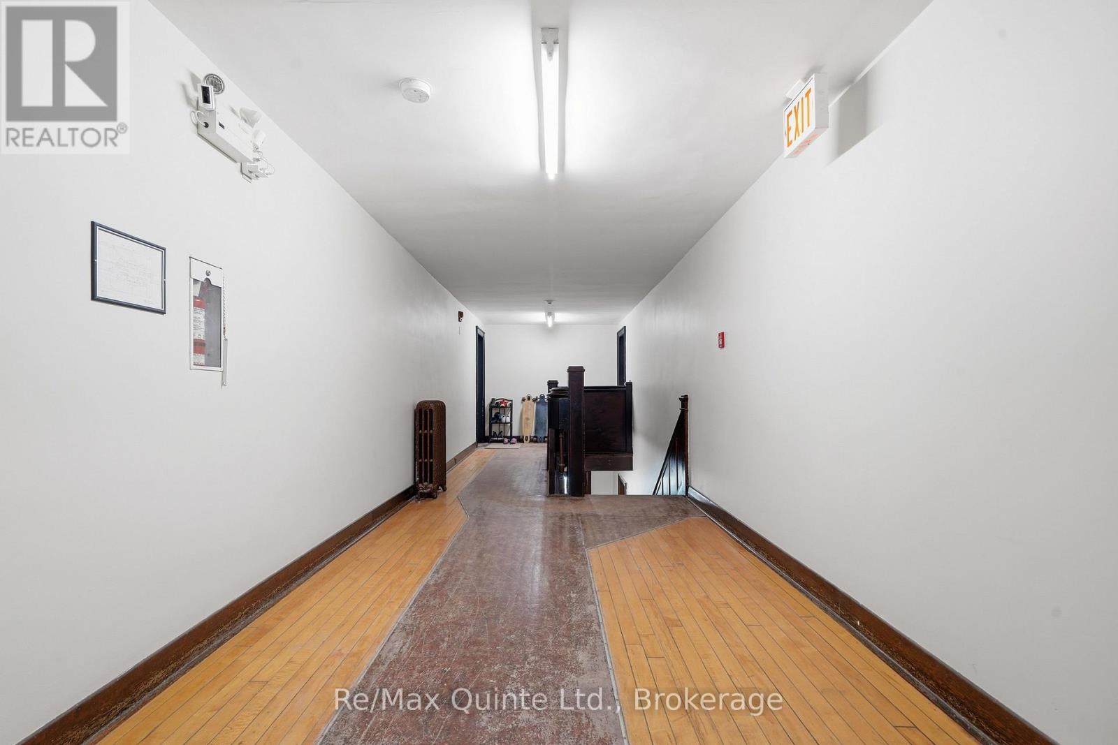 215 VICTORIA AVENUE - 8