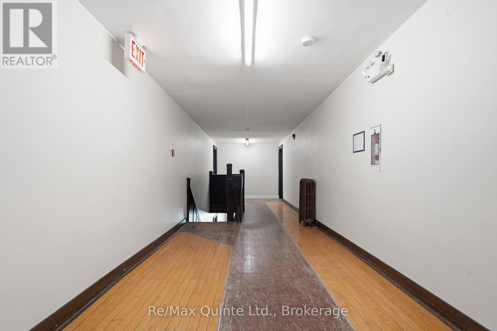 215 VICTORIA AVENUE - 9