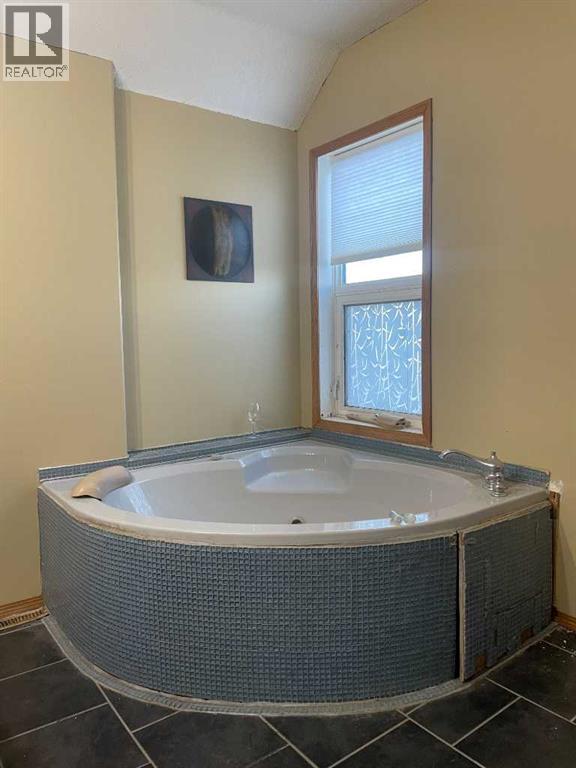 5135 49 Street — photo 21