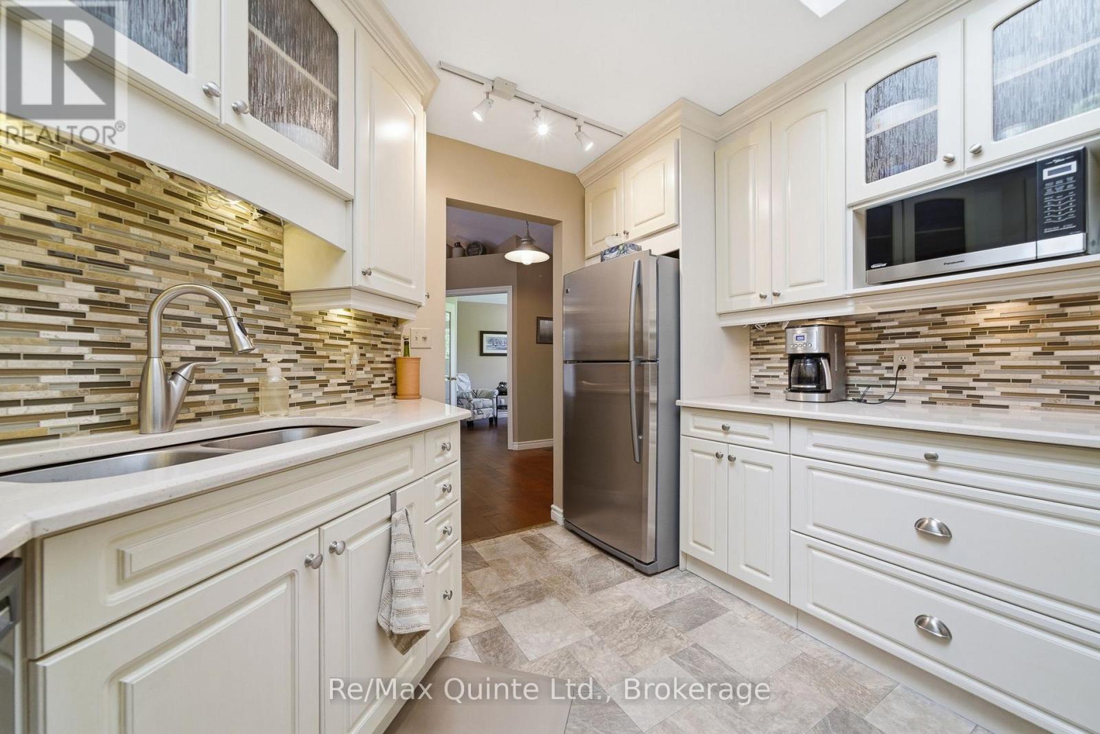 302 CLEARVIEW ROAD - 16