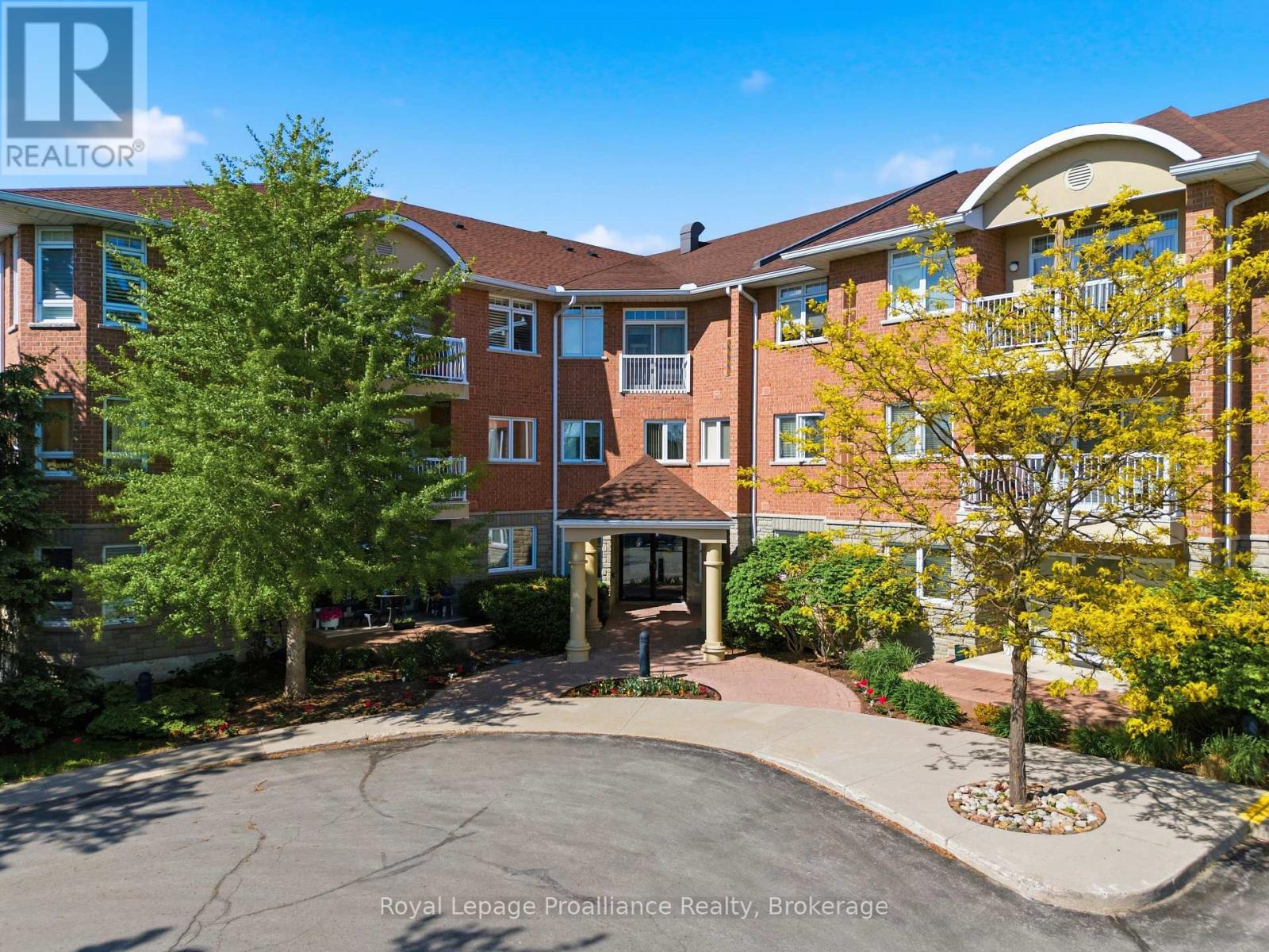 #101 15 HEARTWOOD DRIVE - 39