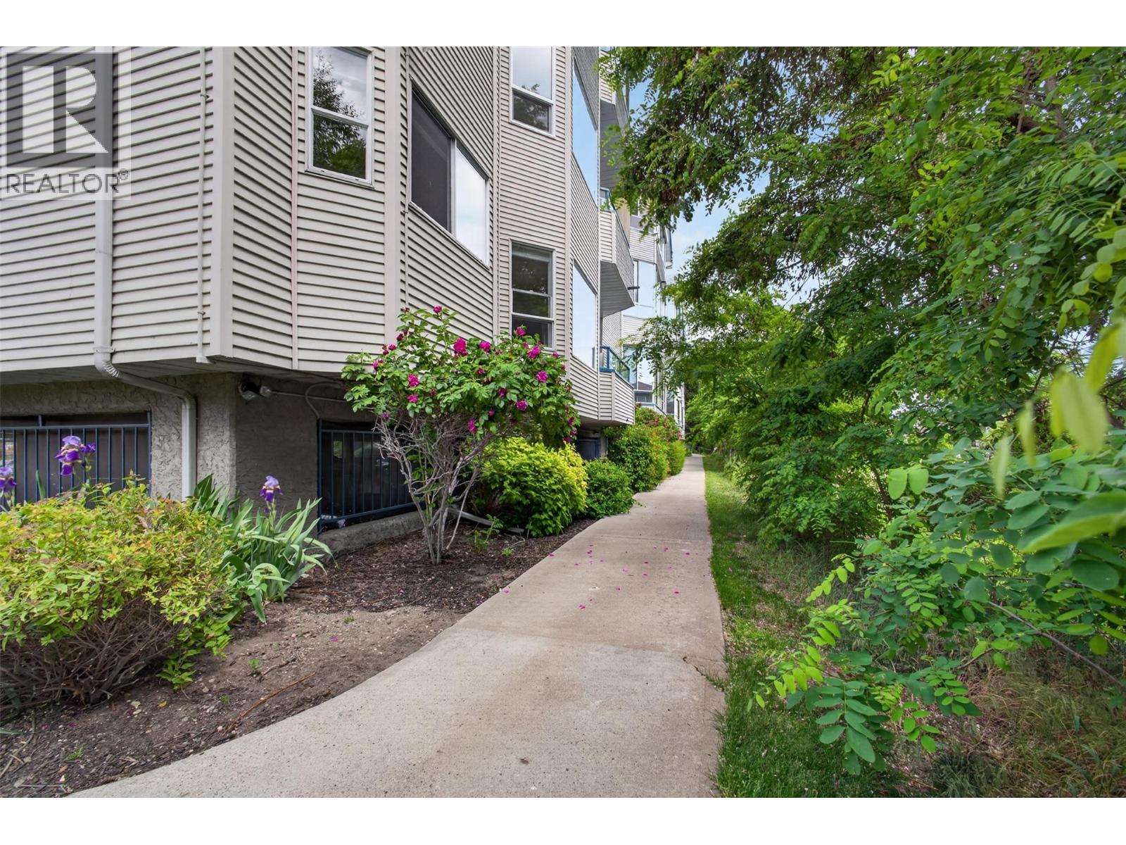 106 877 KLO Road, Kelowna