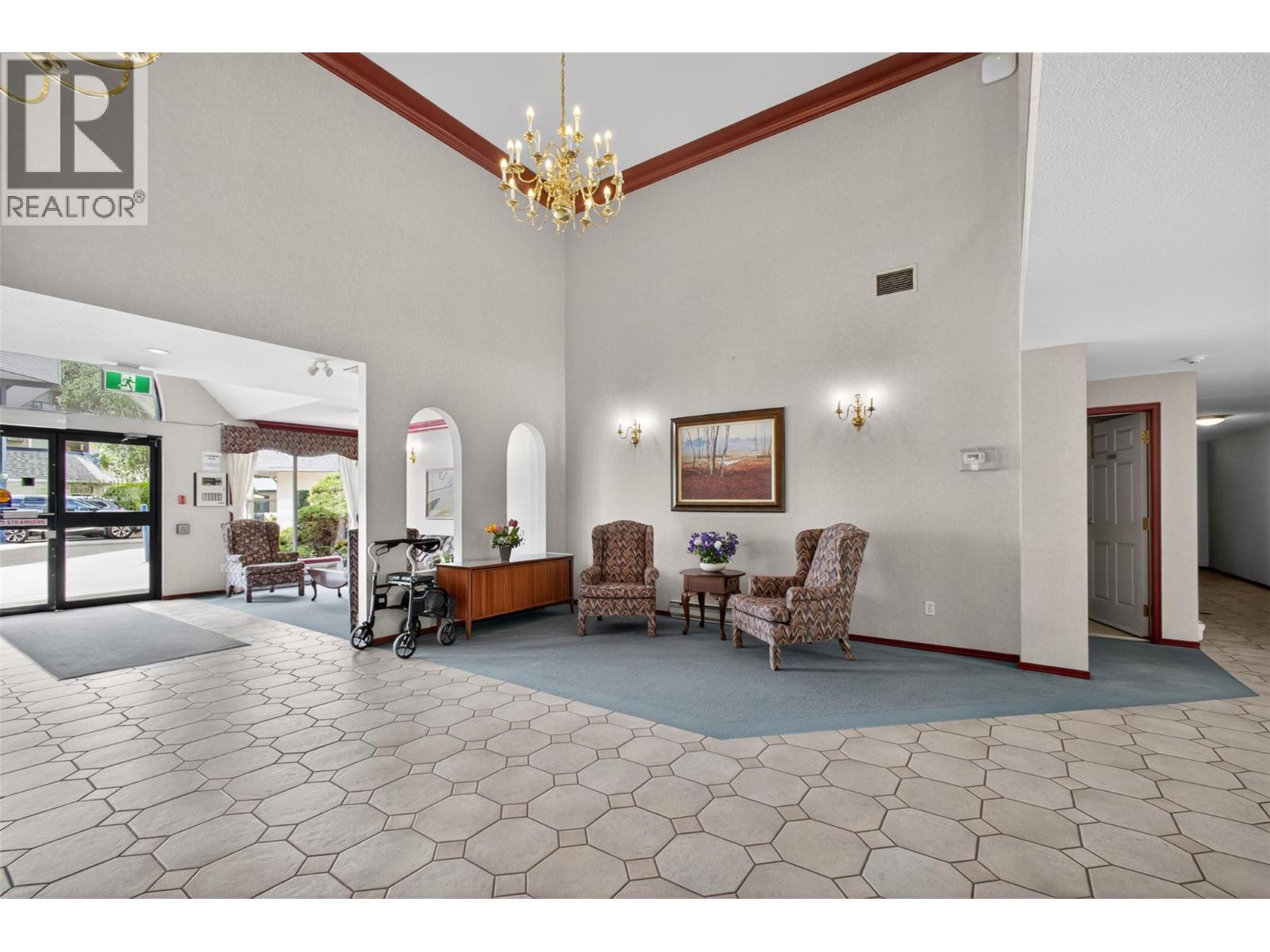 106 877 KLO Road, Kelowna