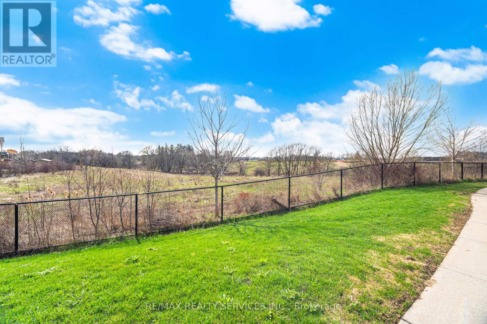 38 BLACKBERRY VALLEY CRESCENT - Image 2