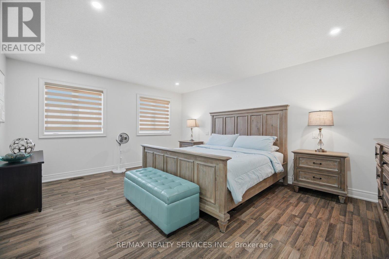 38 BLACKBERRY VALLEY CRESCENT - 22